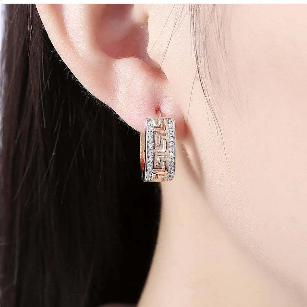 New 18K Gold Plated Greek Earrings Huggie Earring - Picture 4 of 4